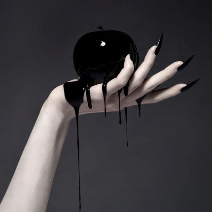 heretic-parfum-slut-for-october-4