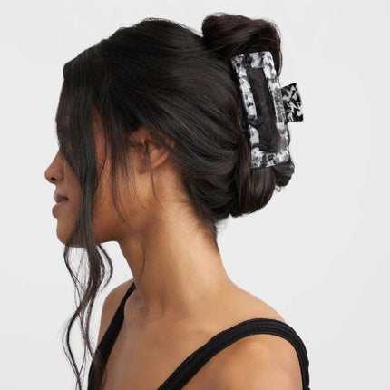 kitsch-black-marble-jumbo-claw-clip-2