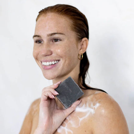 kitsch-charcoal-detoxifying-solid-body-wash-5