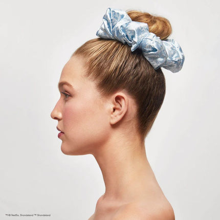 kitsch-kitsch-x-bridgerton-satin-pillow-scrunchies-in-toile-de-blue-4