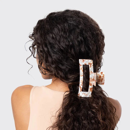 kitsch-tan-marble-jumbo-claw-clip-2