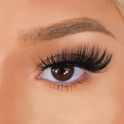 lurella-cosmetics-3d-mink-eyelashes-confident-2