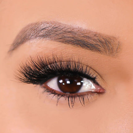 lurella-cosmetics-3d-mink-eyelashes-lioness-2