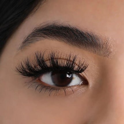 lurella-cosmetics-3d-mink-eyelashes-thriving-2