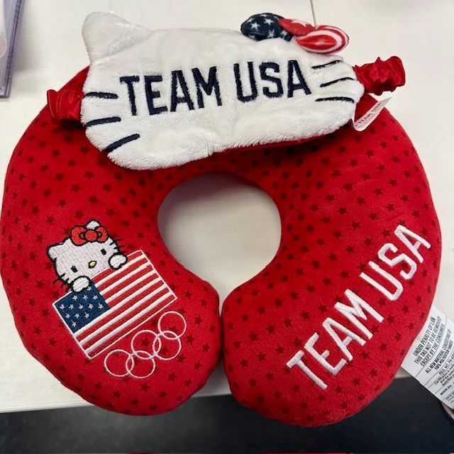 lurella-cosmetics-neck-travel-pillow-and-eye-mask-1