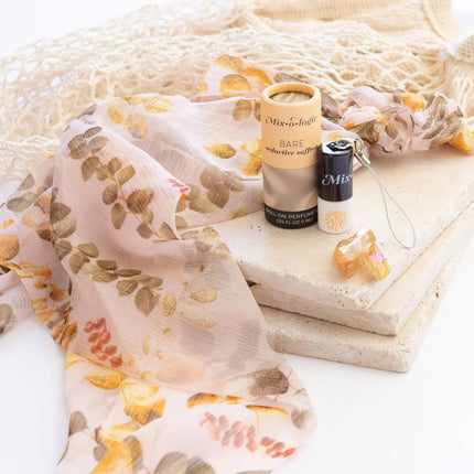 mixologie-bare-seductive-saffron-keychain-mini-rollerball-perfume-1-ml-2