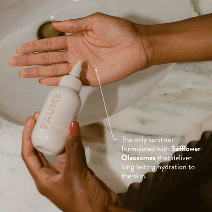 paume-moisturizing-antibacterial-hand-gel-3