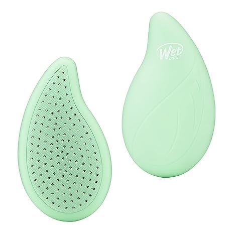 wet-brush-go-green-oil-infused-palm-detangler-1